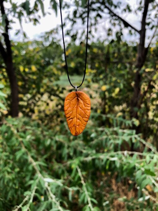 Leaf shape necklace